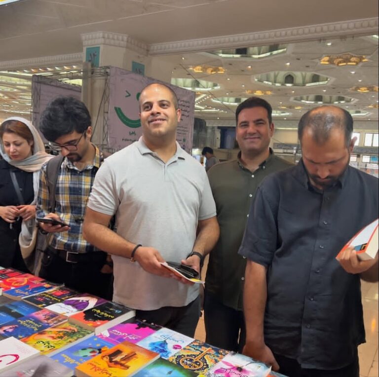 در حاشیه‌ی حاشیه نمایشگاه کتاب